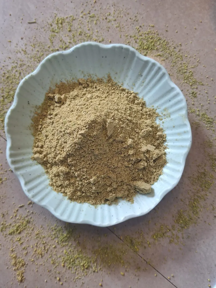 Muranga podi in a ceramic bowl